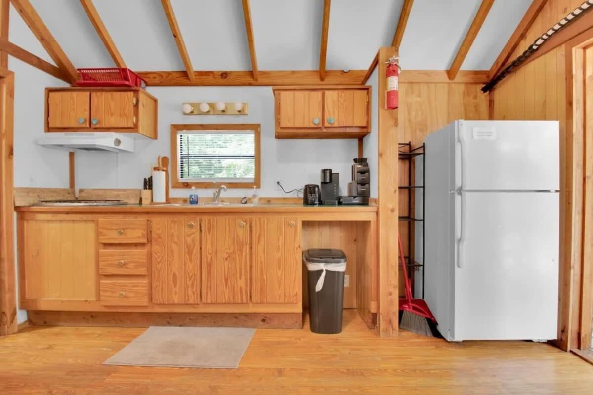 Charming Log Cabin In Bloomington Exteriör bild