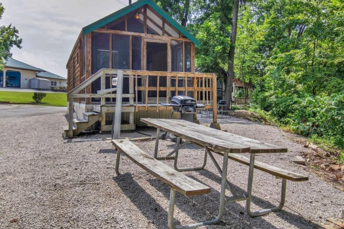 Charming Log Cabin In Bloomington Exteriör bild