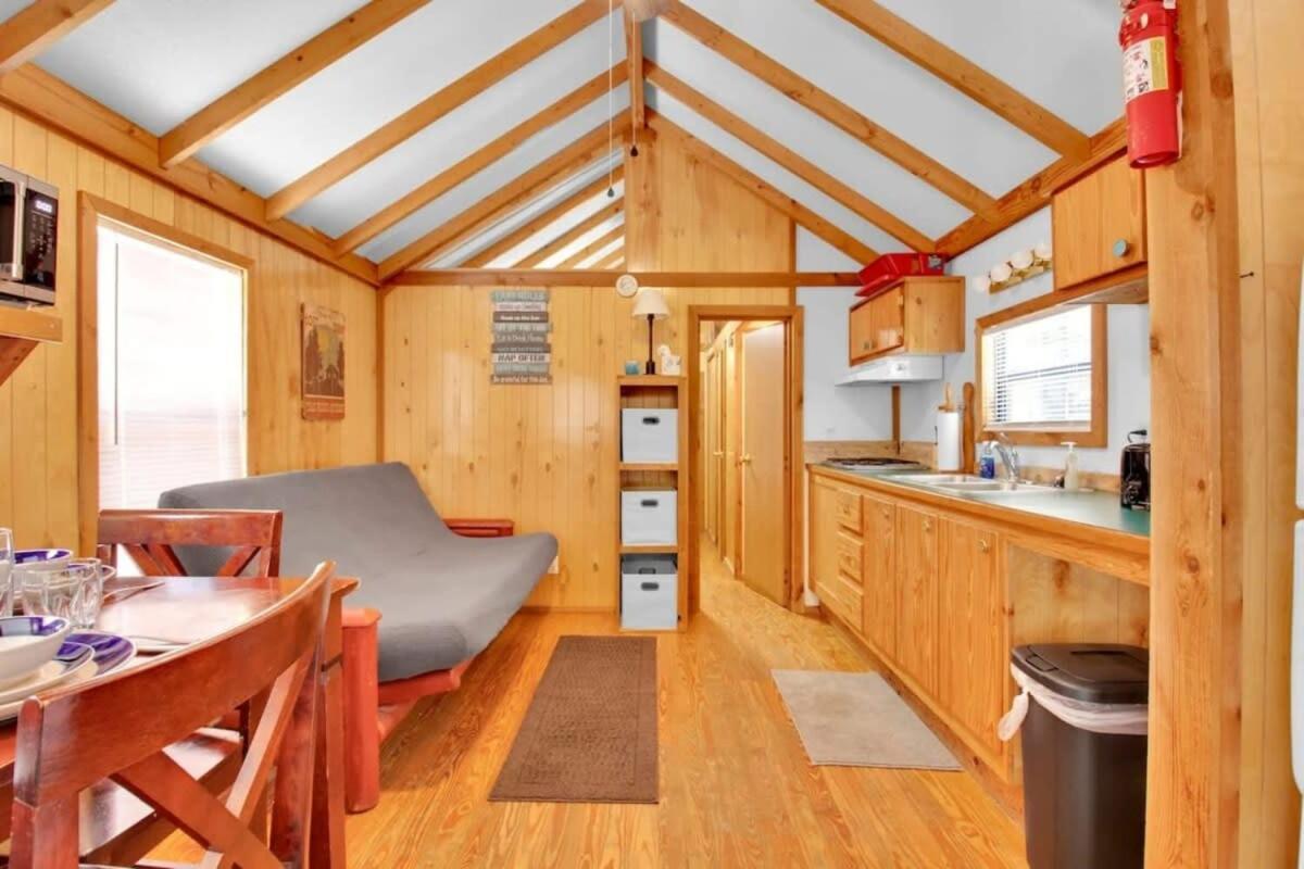 Charming Log Cabin In Bloomington Exteriör bild
