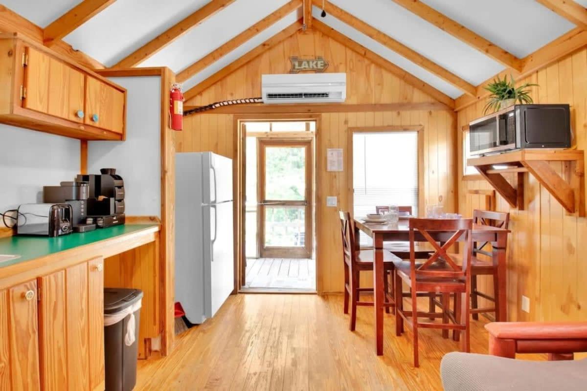 Charming Log Cabin In Bloomington Exteriör bild